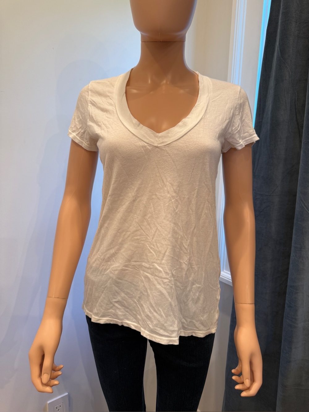 James Perse Off-White/Cream Women's V-Neck Tee